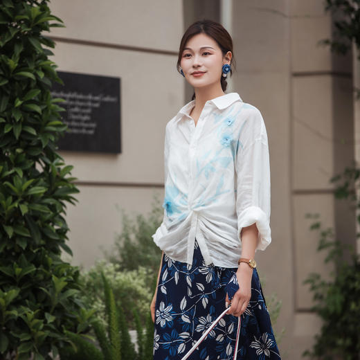 【林栖设计小店】【手工钉花】苎麻衬衣扭结设计感2025秋季新款修身上衣女F1953201 商品图1