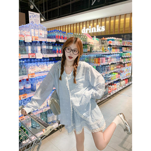 <曾小咸推荐>蓝色连帽防晒衬衫半身裙两件套 商品图2