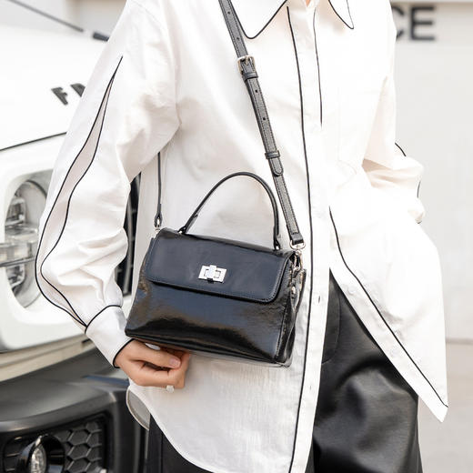 西村名物2025新款时尚通勤小方包休闲百搭单肩包韩版魅力女士斜跨包X35CA30691 商品图1