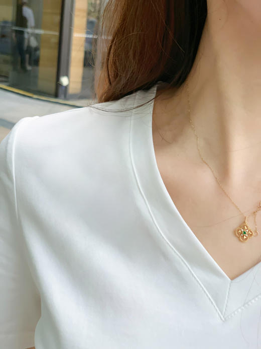 【百图lulu定制】【扭扭乐T恤】V领 扭结 显瘦显高 短袖T恤 商品图4