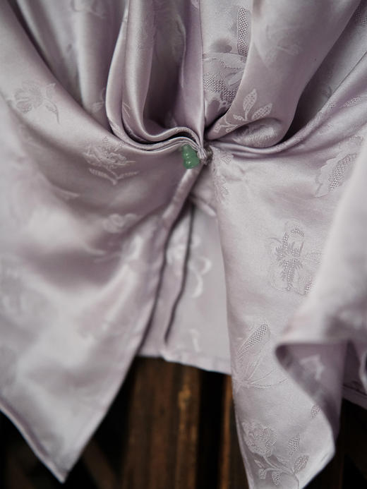 盛唐牡丹| 紫蝶真丝提花褶皱上衣 商品图1