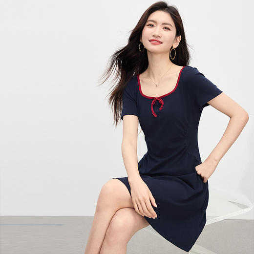 【专属特价】熙世界MIU系撞色方领连衣裙女夏2025年新款小个子显瘦收腰A字裙子 商品图3