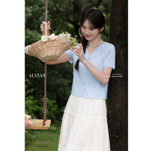 鹿向南「清川织夏」浅蓝色韩系V领针织衫女夏薄款设计感短袖上衣 商品图2