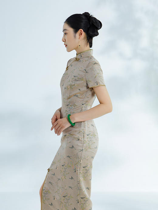 荷言GL 婉兮 山雀琵琶纹仿罗丝质旗袍浅绿色手工盘扣 商品图3