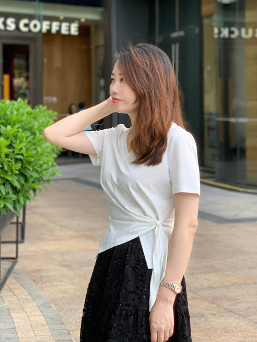 【百图lulu定制】【扭扭乐T恤】V领 扭结 显瘦显高 短袖T恤 商品图0