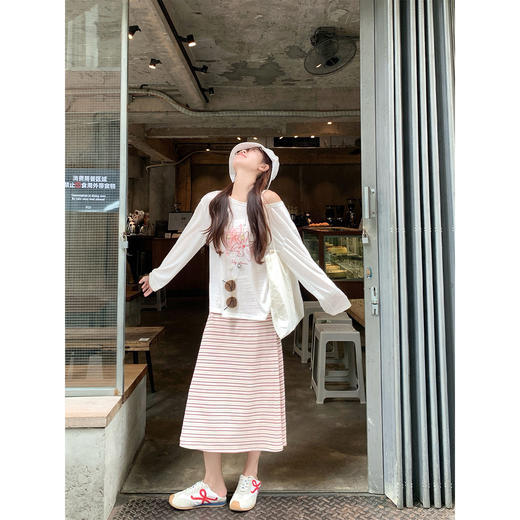 <曾小咸推荐>甜美条纹简约修身吊带连衣裙 商品图3