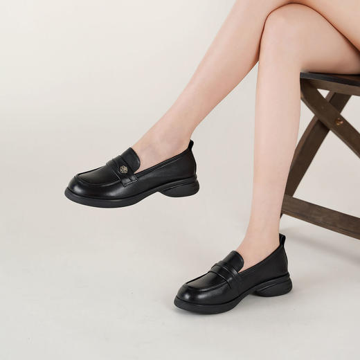 【秋季新款】西村名物2025年秋季新款小圆头舒软低跟防滑深口单鞋薄底乐福鞋T25CM39171 商品图7