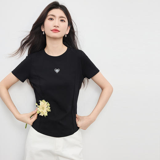 【07/16新品】熙世界爱心刺绣正肩T恤女2025夏季新款百搭修身短袖收腰显瘦上衣 商品图4