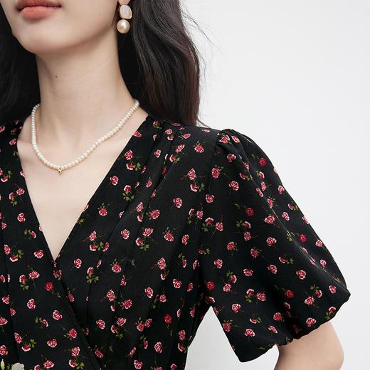 【07/16新品】熙世界法式碎花V领连衣裙女夏新款小个子围裹式系带收腰茶歇裙子 商品图4