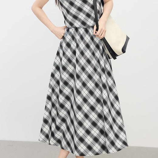 【专属特价】熙世界复古黑白格子半身裙女夏季新款高腰休闲中长款百褶A字伞裙 商品图3