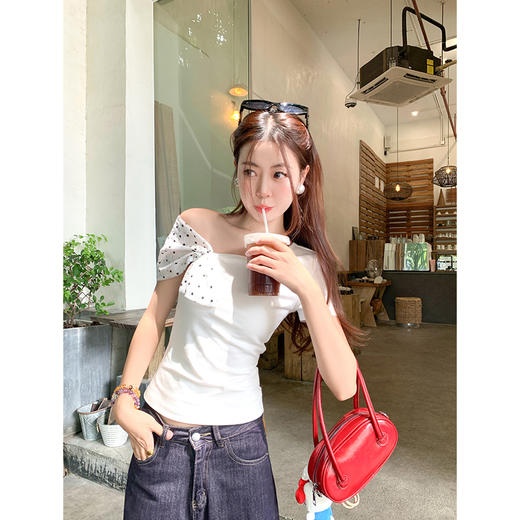 <曾小咸推荐>韩系波点拼接斜肩修身短袖T恤 商品图2