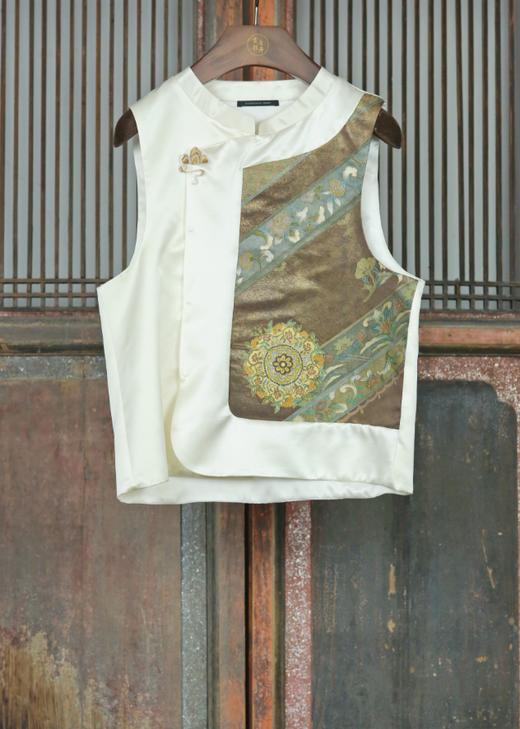 盛唐牡丹盛奢系列| 丝毛拼螺钿大漆彩绘西阵织花扣马甲 商品图0