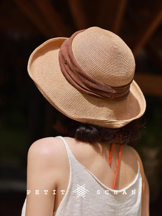 PETIT SCHAN小闪 #086 Serene Mountain 空山 进口AD12纸辫拼接香云纱大檐度假草帽 商品图0