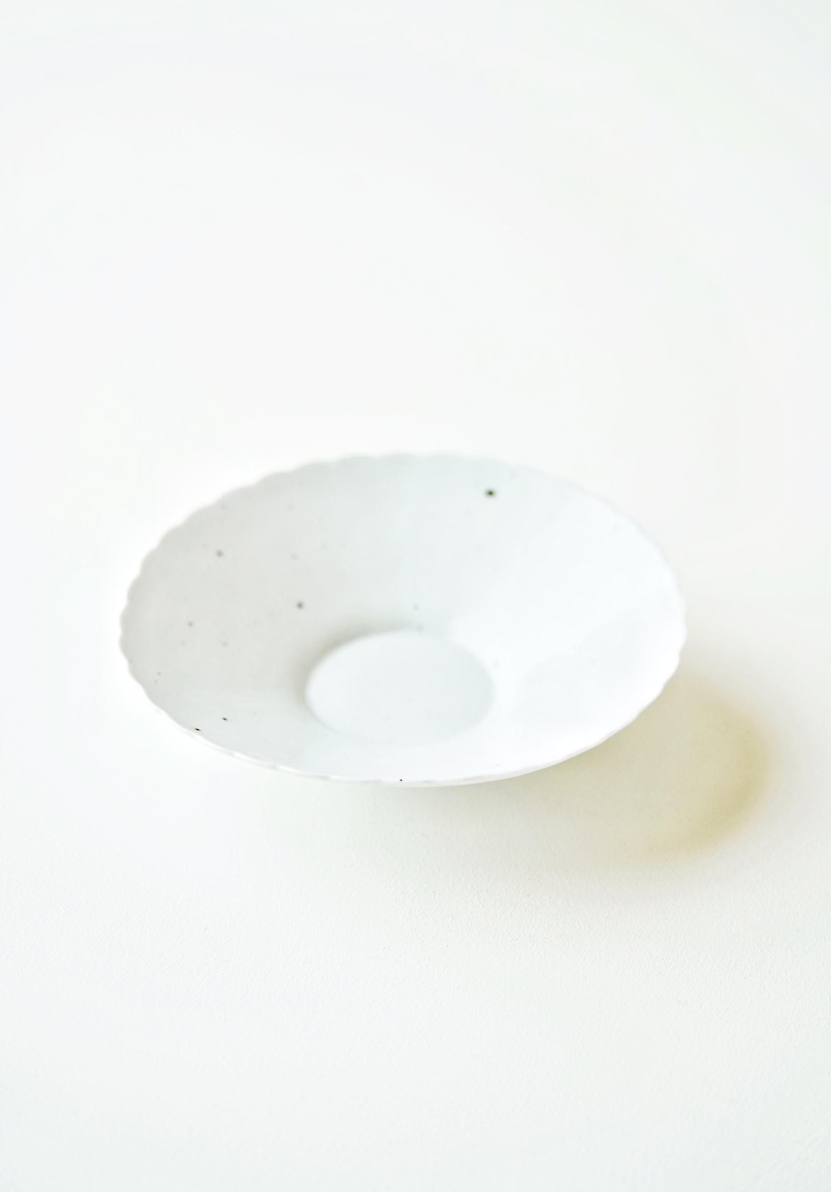 安藤雅信01乳白手浅钵M