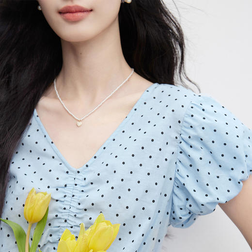 【专属特价】熙世界苎麻棉蓝色波点连衣裙女夏季新款法式泡泡袖V领收腰长裙子 商品图4