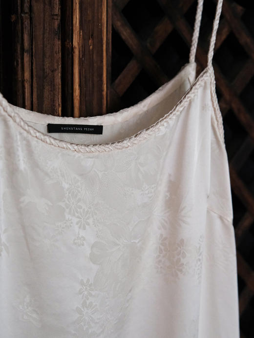 盛唐牡丹| 蝶恋花麻花吊带裙 商品图3