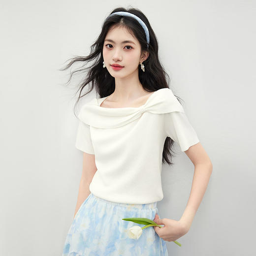 【07/16新品】熙世界蝴蝶结斜肩白色针织衫女薄款夏季短袖设计感别致一字肩上衣 商品图2