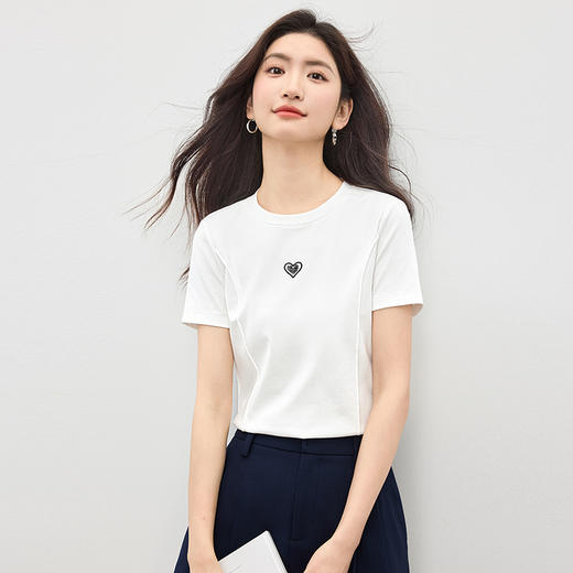 【07/16新品】熙世界爱心刺绣正肩T恤女2025夏季新款百搭修身短袖收腰显瘦上衣 商品图3