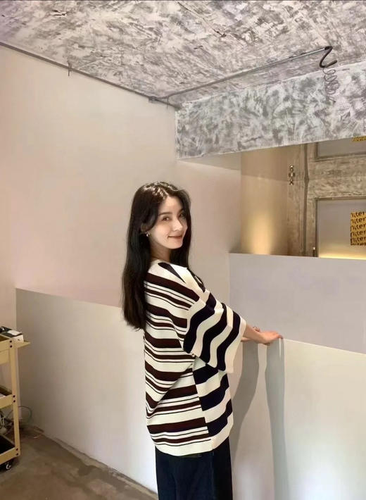 715-3  慵懒不懒散 松弛高级 25早秋 ed拼接条纹 宽松圆领中袖上衣 商品图5