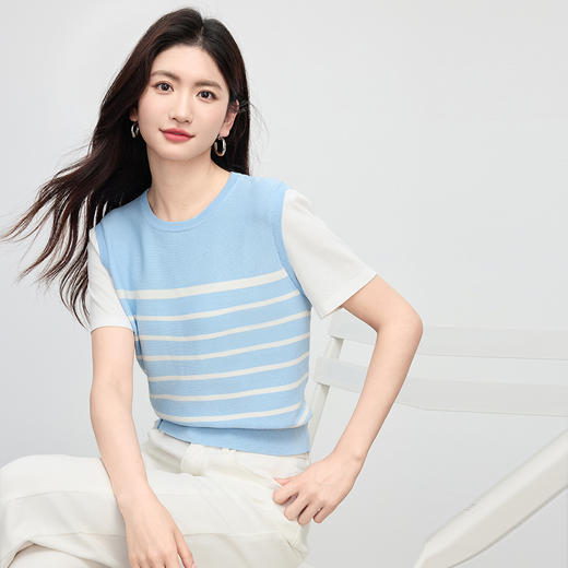 【专属特价】熙世界蓝白条纹针织衫女薄款设计感短袖拼接圆领上衣2025夏季新款 商品图3