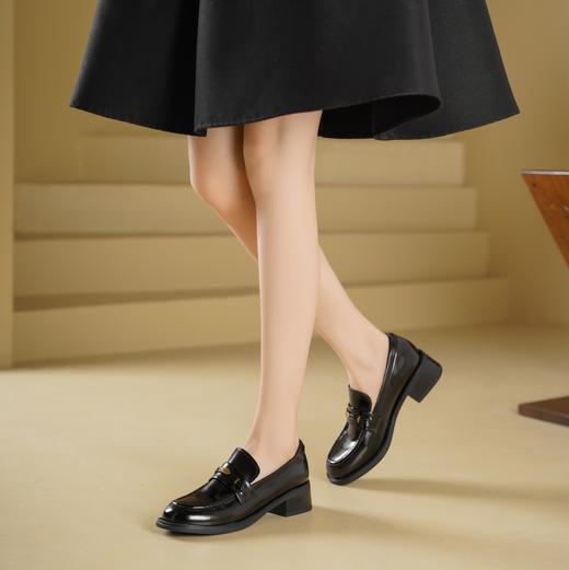 【秋季新款】西村名物2025年秋季新款小圆通头舒软粗跟防滑低跟深口单鞋乐福鞋T25CM38861 商品图3