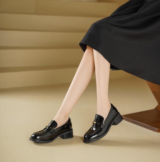 【秋季新款】西村名物2025年秋季新款小圆通头舒软粗跟防滑低跟深口单鞋乐福鞋T25CM38861 商品图0