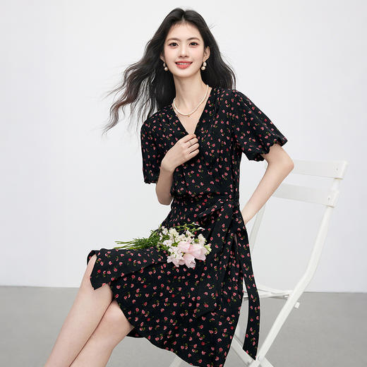 【07/16新品】熙世界法式碎花V领连衣裙女夏新款小个子围裹式系带收腰茶歇裙子 商品图3