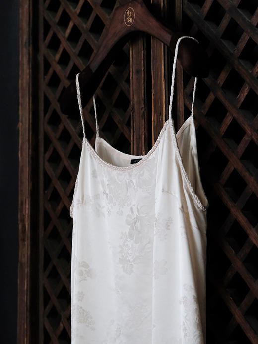 盛唐牡丹| 蝶恋花麻花吊带裙 商品图2