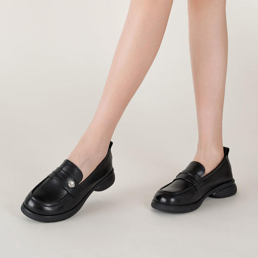 【秋季新款】西村名物2025年秋季新款小圆头舒软低跟防滑深口单鞋薄底乐福鞋T25CM39171 商品图1