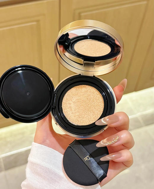 拍一发五‼️‼️ 🔥火遍全网的小金盒‼️  Pt铂金柔纱光缎持妆气垫BB霜 商品图1