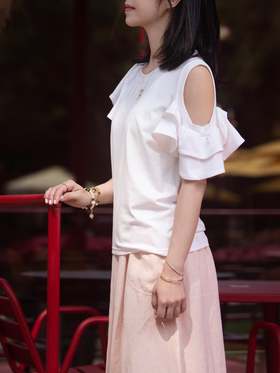 TYNVIE 平纹针织露肩荷叶边袖上衣 - 白色