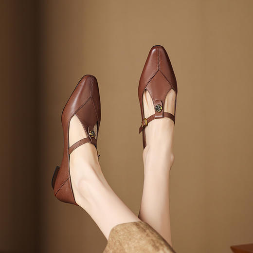 【预售5天】牛皮版~复古法式T字带玛丽珍鞋女新款百搭真皮浅口山茶花中跟单鞋LD&7306 商品图0