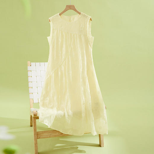 【专属特价】熙世界流光感立体浮雕剪花无袖连衣裙女设计感度假海滩背心裙 商品图3