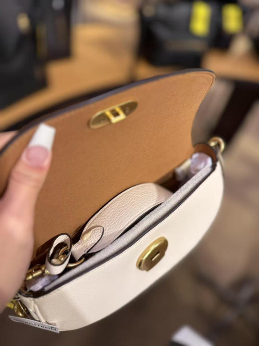 🎗️周年庆💫特价¥2250❗️COACH正价店腋下包🉑斜挎～白色 商品图2