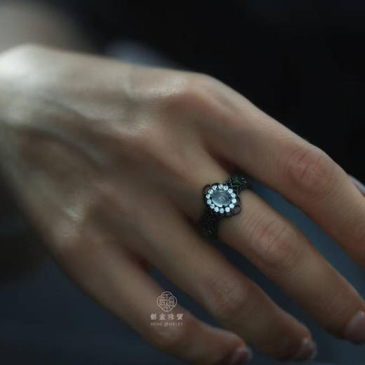 龢盒原创 幽暗月光白冰翡翠蕾丝戒指 商品图5