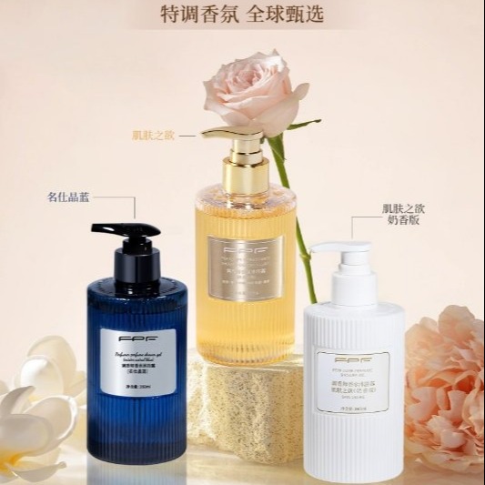【FPF香水沐浴露】高级的调香，绵密的泡沫~用FPF洗掉的不止是尘埃，重更是疲惫!挤一泵在手轻松就能搓出绵密泡泡，一冲水泡沫就能洗干净，不假滑也不拔干，用它洗完澡，皮肤细腻又香香。