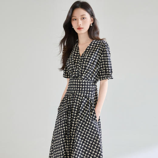 雀说法式轻奢黑白格纹V领绑带收腰显瘦棉质A字中长连衣裙AL25318 商品图2