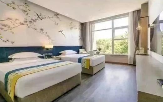 【峨眉山】逃离火炉城市，奔赴清凉乌托邦！¥269抢「峨眉山林溪酒店」林簌泉韵双床房/林隐澹泊大床房1间1晚+自助早餐+汤泉等！ 商品图3