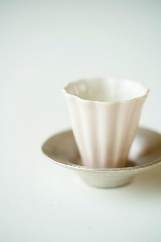 安藤雅信75外薄樱釉细反轮花茶杯｜白银彩反丸茶托 商品图3