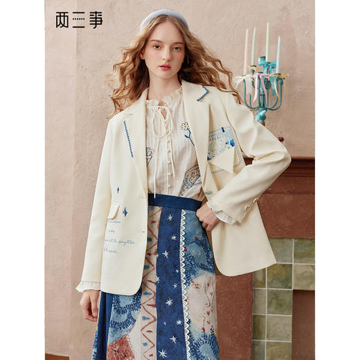 两三事 昼夜藏诗 2025秋季新款复古印花口袋刺绣西装外套女宽松 商品图0