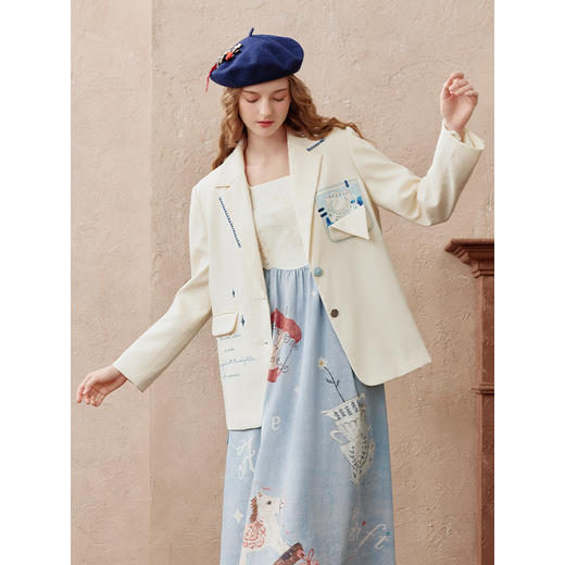 两三事 昼夜藏诗 2025秋季新款复古印花口袋刺绣西装外套女宽松 商品图3