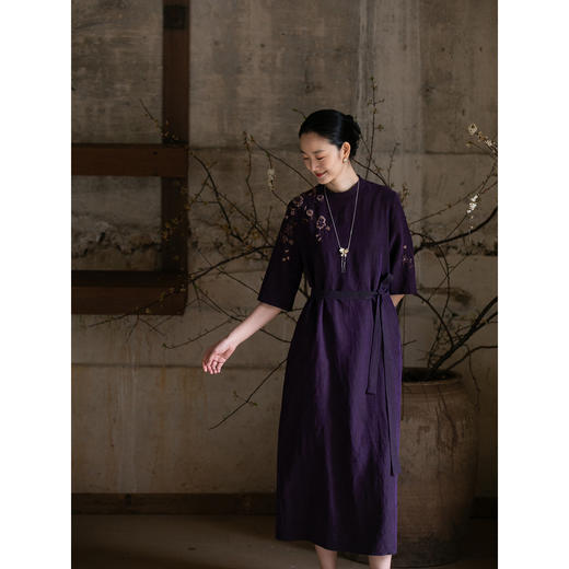 牧衣游原创 刺绣龟裂纹香云纱连衣裙紫色复古新中式长裙 楮知白 商品图2