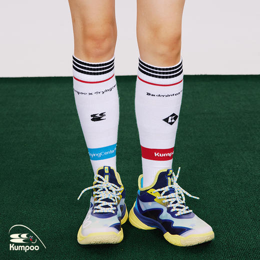 CryingCenterkumpoo薰风羽毛球联名字母吸湿排汗运动毛巾高筒袜 商品图2