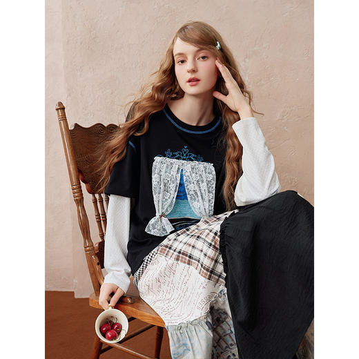 两三事绮窗旋梦2025秋季新款小清新拼接款印花假两件t恤女宽松 商品图2