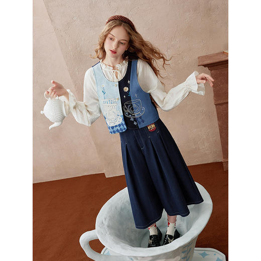 两三事晴兔茶叙2025秋季新款复古印花刺绣拼色短款马甲女宽松马夹 商品图1