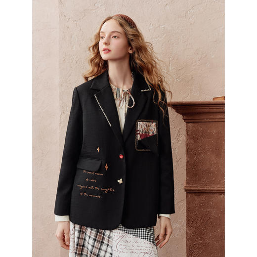 两三事 昼夜藏诗 2025秋季新款复古印花口袋刺绣西装外套女宽松 商品图1