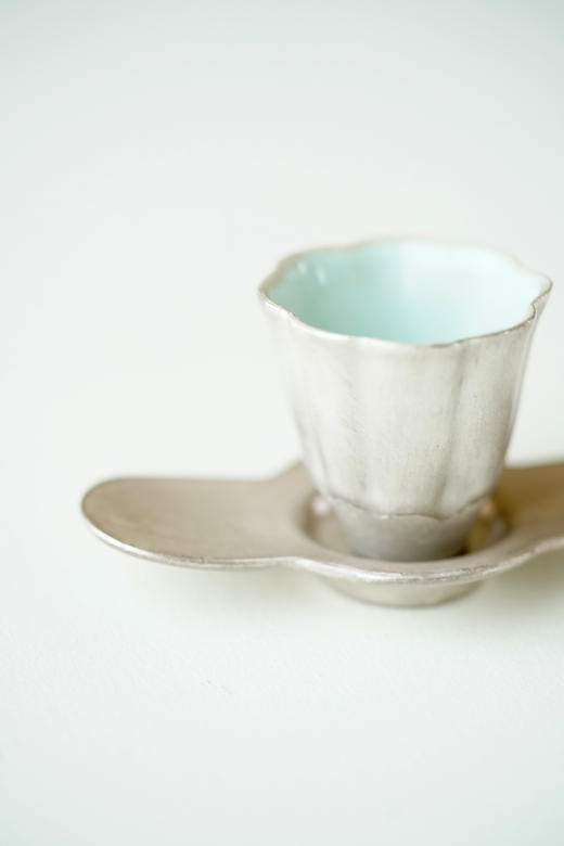 安藤雅信77外白银彩半轮花茶杯+白银彩茶托（套组） 商品图2