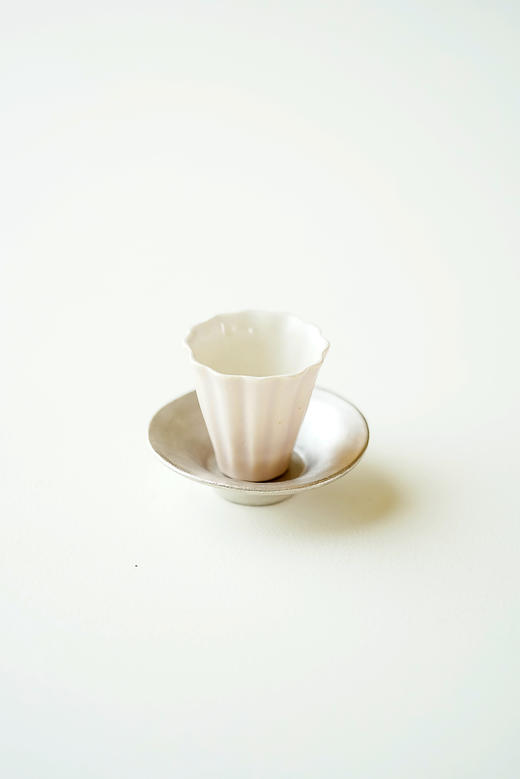 安藤雅信75外薄樱釉细反轮花茶杯｜白银彩反丸茶托 商品图1