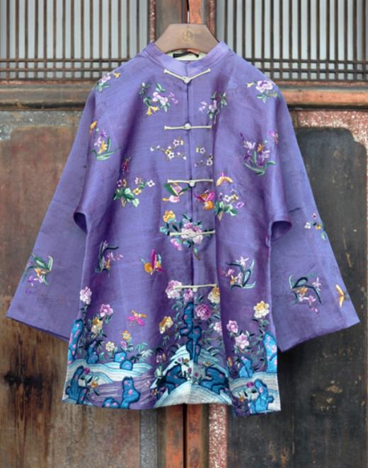 盛唐牡丹| 手工刺绣一年景吉服-紫色(盛唐牡丹与非遗传承人王小潇联名系列) 商品图0