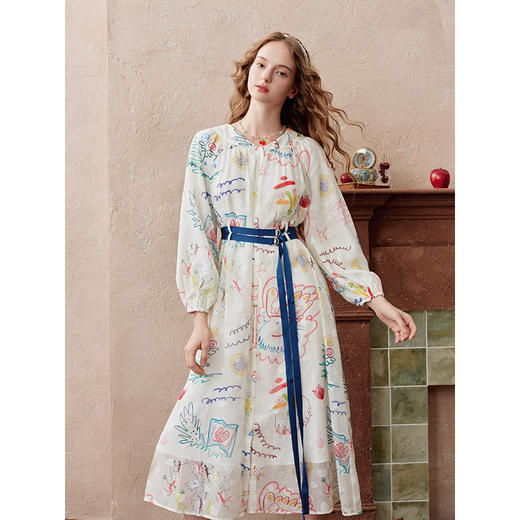 两三事 硬糖次元 2025秋季新款法式涂鸦印花系带泡泡袖连衣裙 商品图1